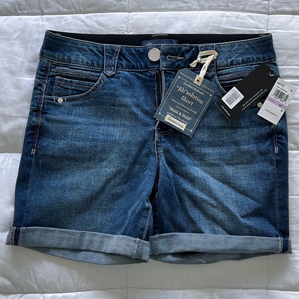 NWT Democracy Women’s 6-pocket Jean Shorts, Size 6P